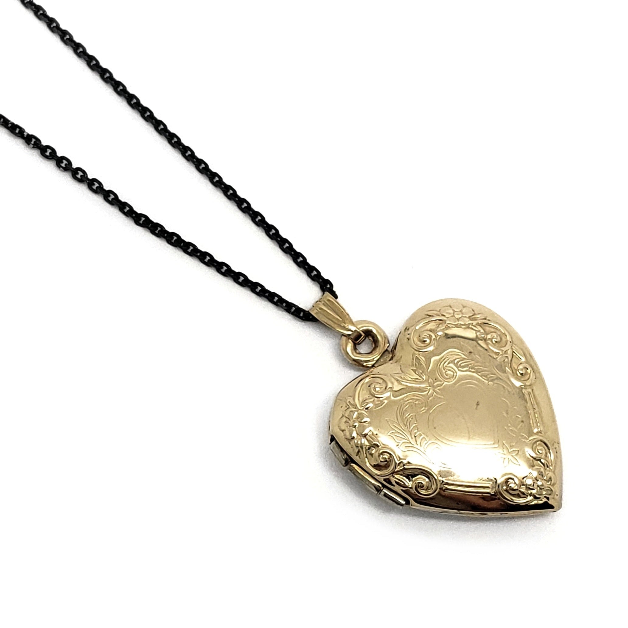 Gold locket hot sale simple design